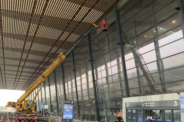 闽清玻璃幕墙维护和保养